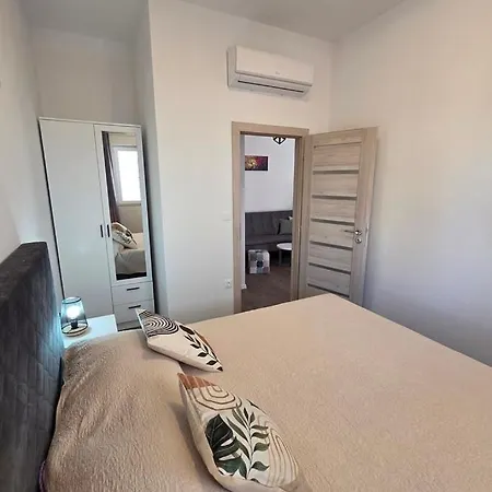 Appartamento With Parking Space - 25305 Traù