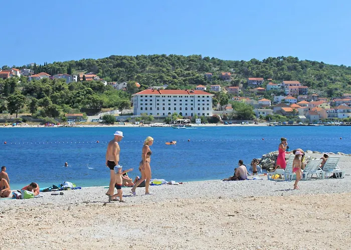 Apartment With Parking Space - 25305 Trogir