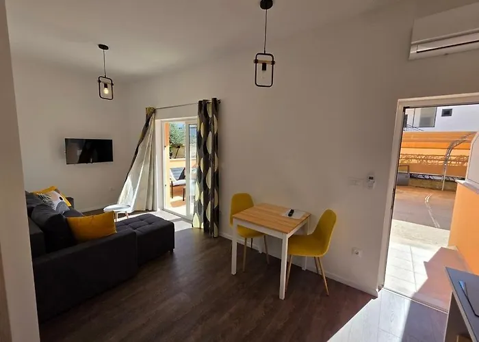With Parking Space - 25305 Apartment *